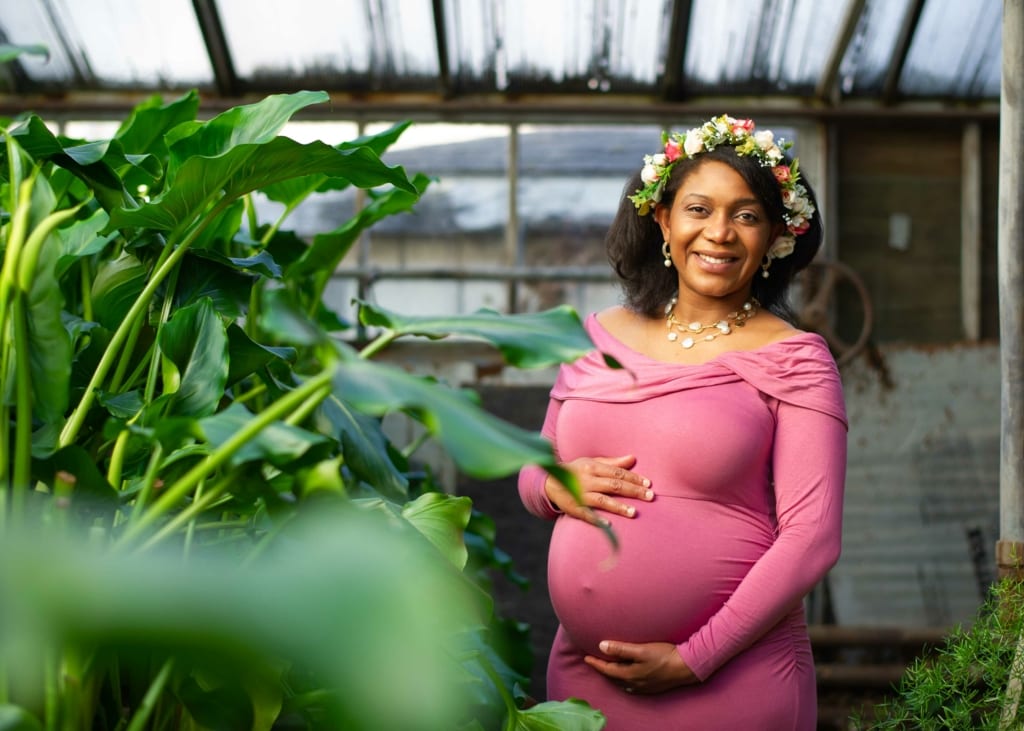 Nina & Terence - A Gorgeous Greenhouse Maternity Session